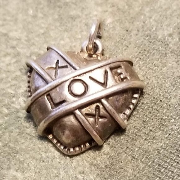 Sterling Silver Puff Heart Pendant Charm XOX LOVE - Picture 2 of 8